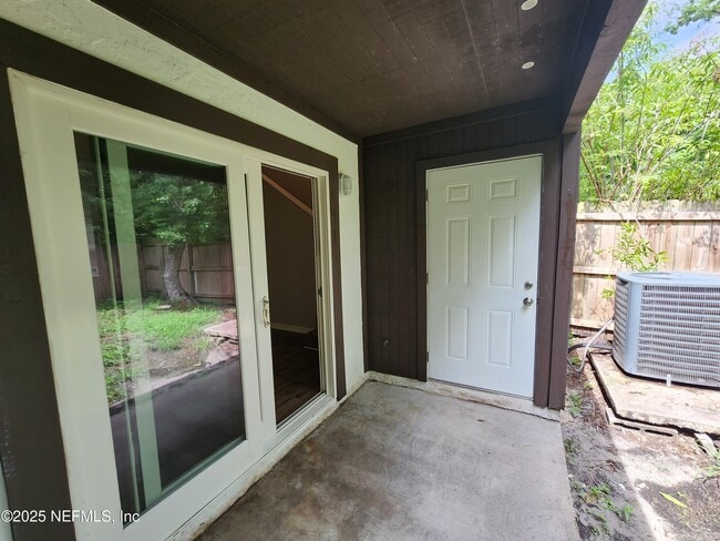 Building Photo - 7605 Melissa Ct N