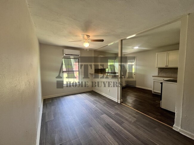 Building Photo - 3 Bed 1 Bath home for rent!