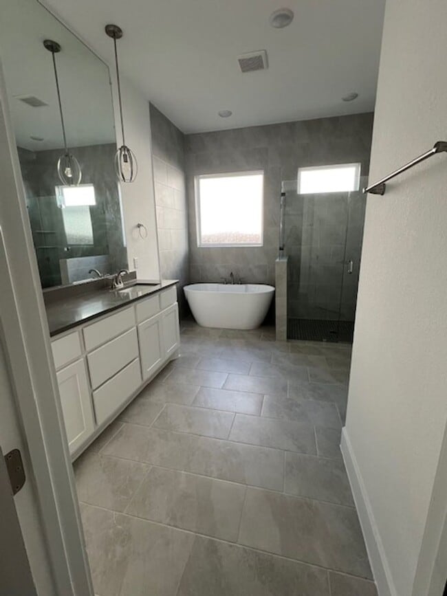 Building Photo - 3 Bdrm, 2 1/2 bath in Parmer Ranch Neighborhood