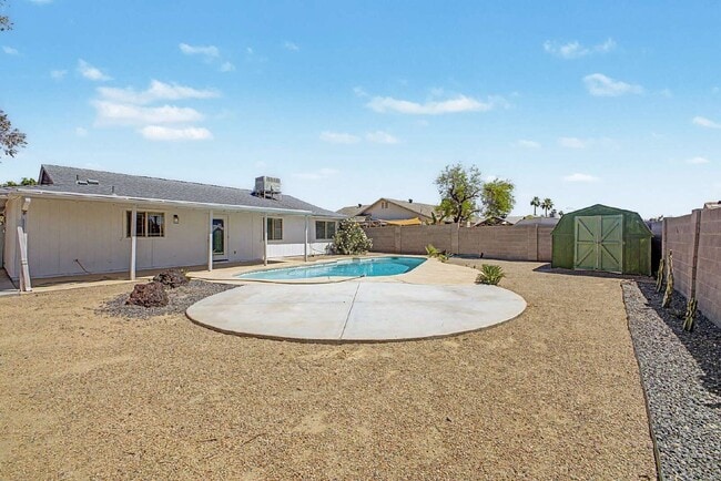 Building Photo - 2303 E Inverness Ave