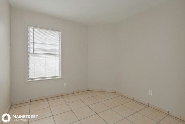 Building Photo - 737 E Oregon St