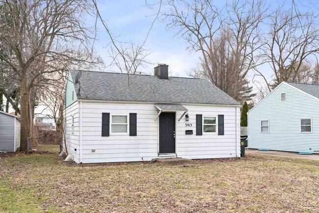 Primary Photo - 3913 Addison St