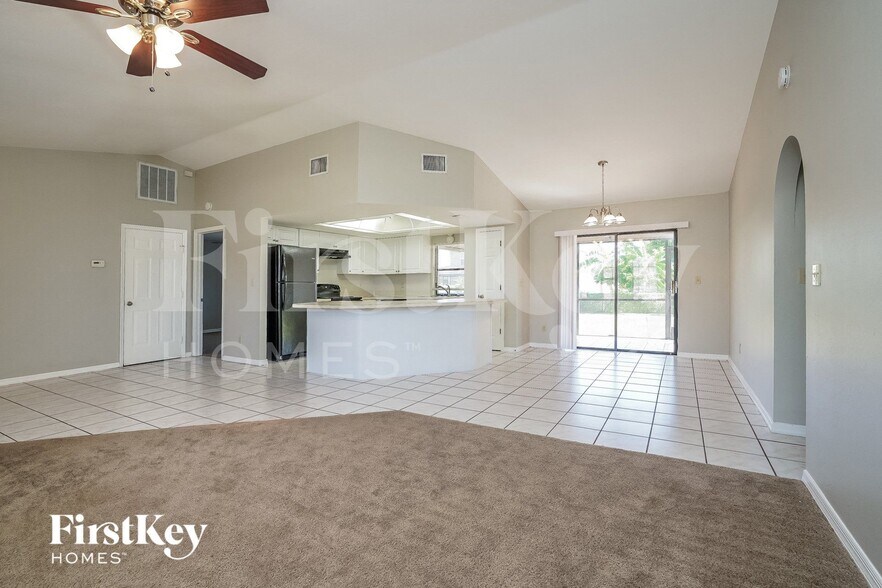 Building Photo - 3325 SW 6th Ave