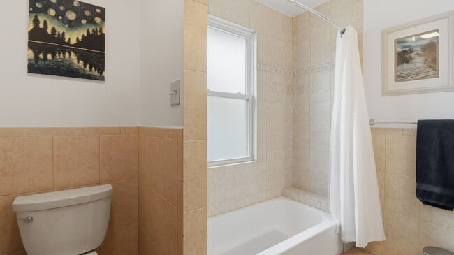 Building Photo - 30 Longfellow St NE