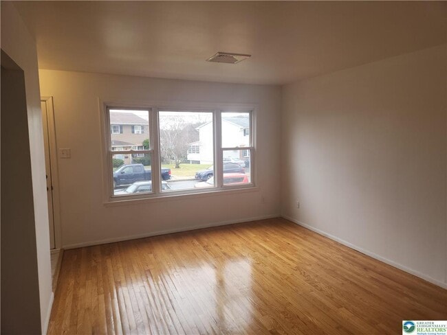 Building Photo - 2827 W 28th St