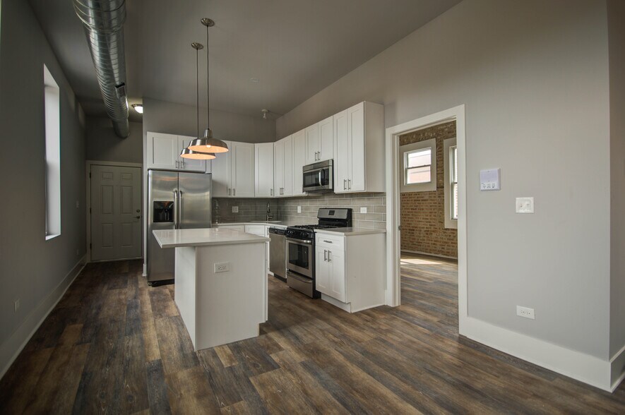 Building Photo - 1750 W 21st Pl