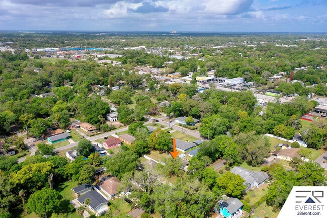 Building Photo - 734 Flora St