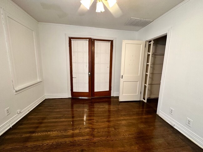 Building Photo - Plaza District / Classen 3 Bed Beauty!