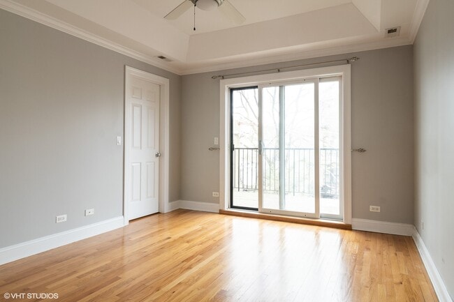 Building Photo - 906 W Barry Ave