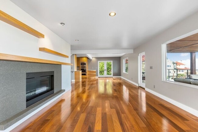Primary Photo - 302 NW Albemarle Terrace
