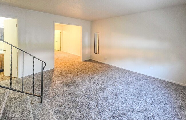 Building Photo - 1001 Flanders Ln NW