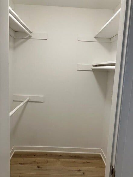 Building Photo - 333 Vernon Ave