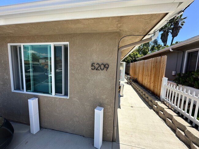 Primary Photo - Newly Renovated Studio For Rent!
