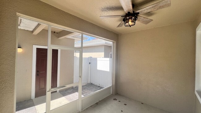 Building Photo - Beautiful Upgraded 3 Bedroom and 2 1/2 Bat...