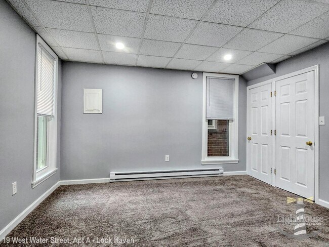 Building Photo - 19 E Water St