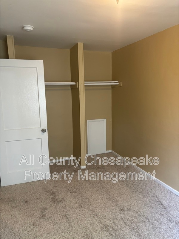 Building Photo - 2825 Eastshire Dr