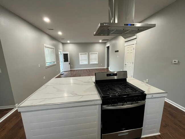 Building Photo - 1518 Howard St