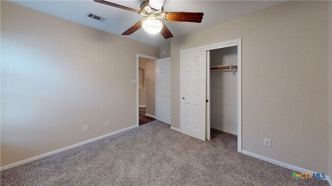 Building Photo - 1021 Westend Dr