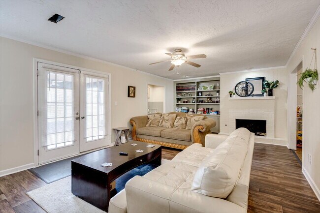 Building Photo - Fully Furnished Home