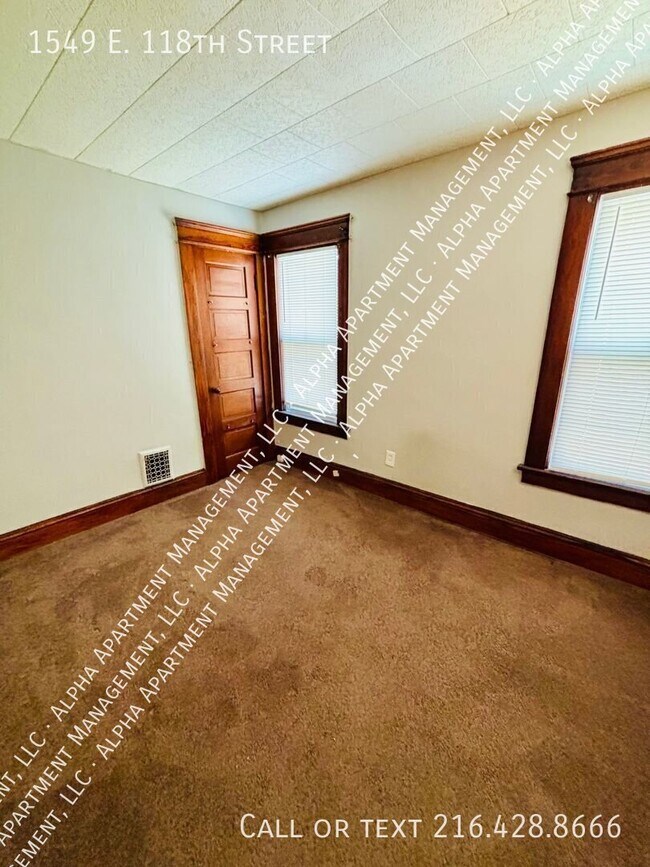 Building Photo - 1549 E 118th St