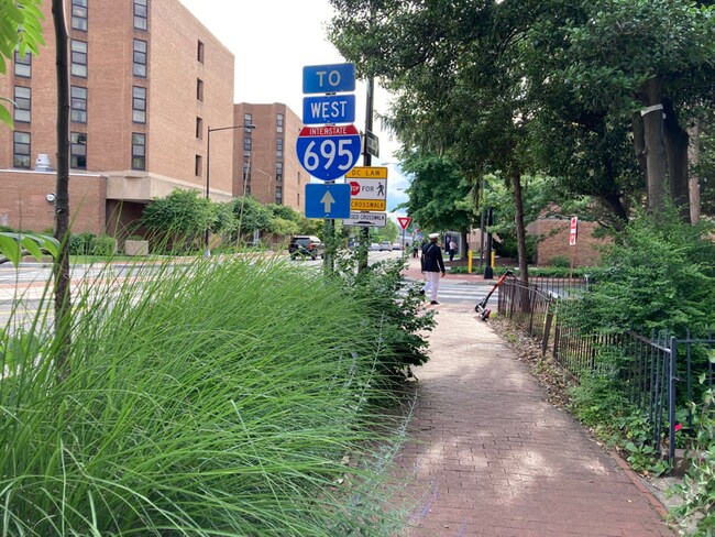 Building Photo - 902 I St SE