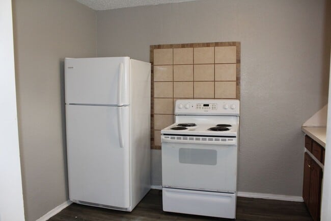 Building Photo - Cute and Affordable 2 beds!