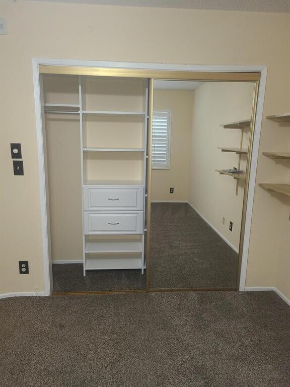 Building Photo - 565 Oaks Ln