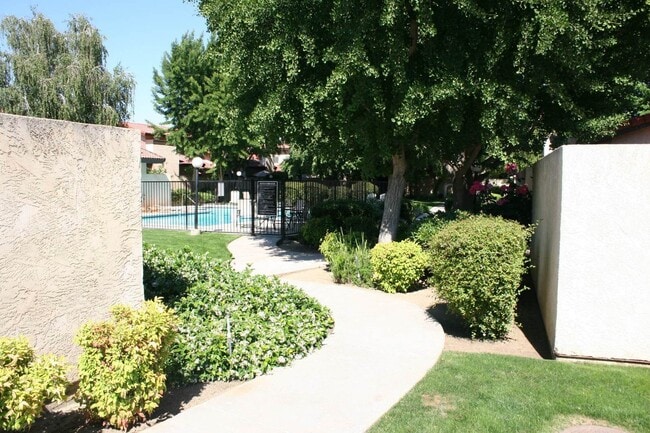 Building Photo - Beautiful 2bd+1.5ba Townhome