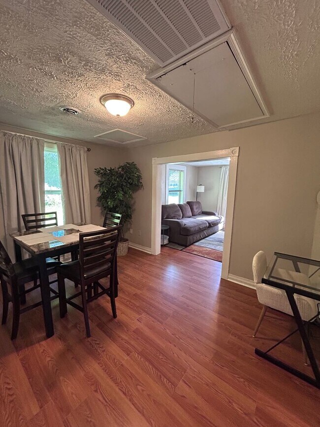 Building Photo - Fully Furnished Mid-Term Rental in Richmond’s East End