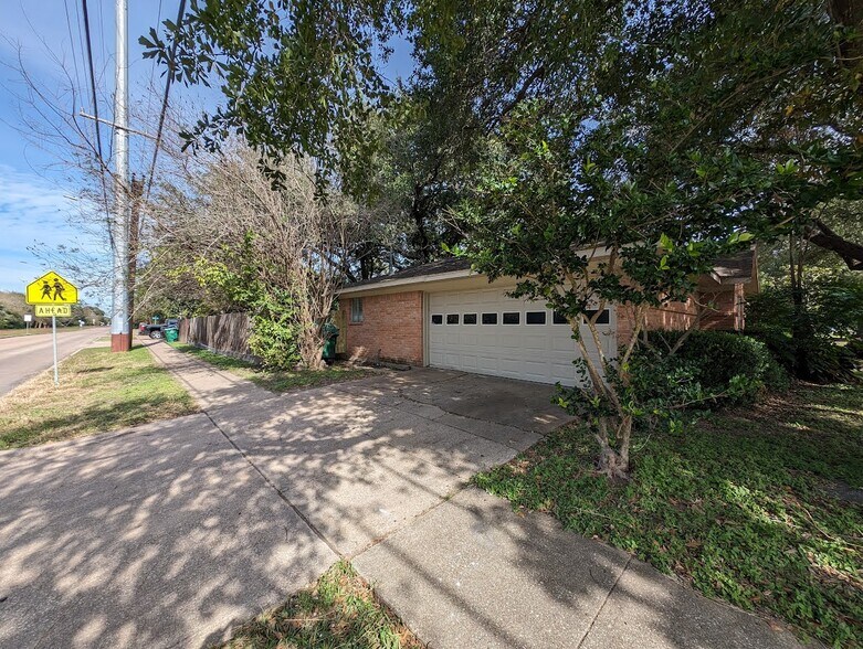 Building Photo - 5478 Birdwood Rd