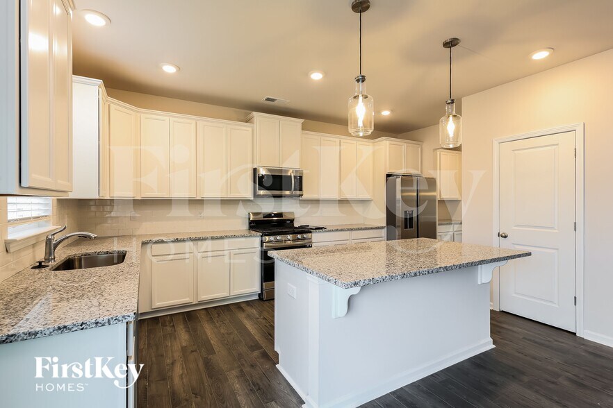 Building Photo - 1000 Mission Hill Ln