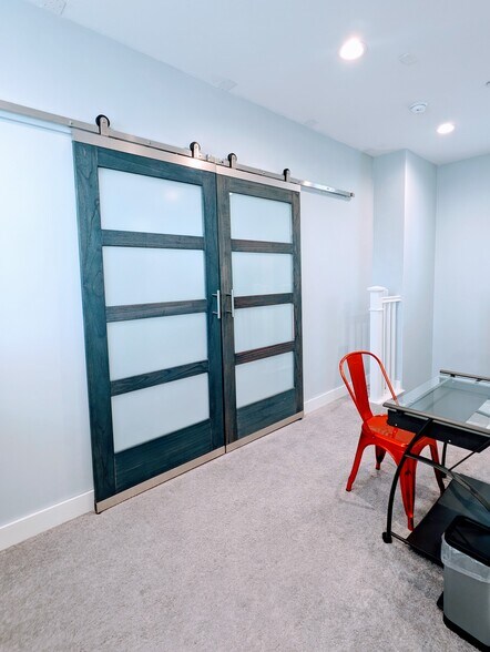 Open office space - Level 3 - 577 Daniel Freeman Cir