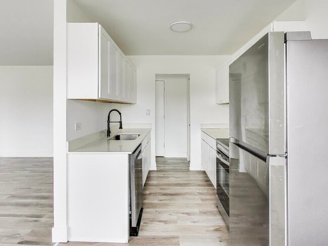 Building Photo - 7250 N Western Ave