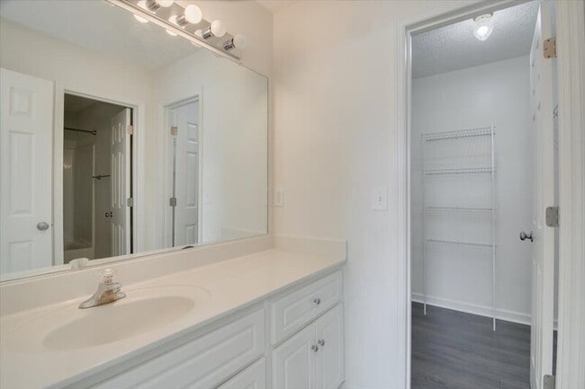 Building Photo - 968 Cammaron Way