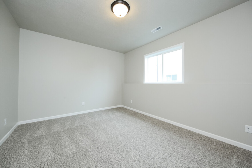 Lower level bedroom 4 - 5940 S Coneflower Ave