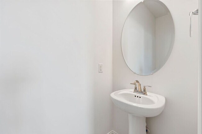 Building Photo - 429 Guethlein Dr