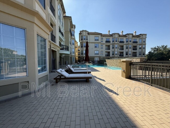 Building Photo - 7575 Kirby Dr
