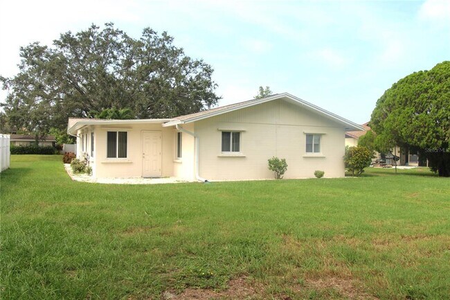 Building Photo - 4135 Deerfield Dr