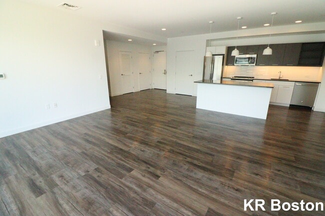Building Photo - 100 Guest St