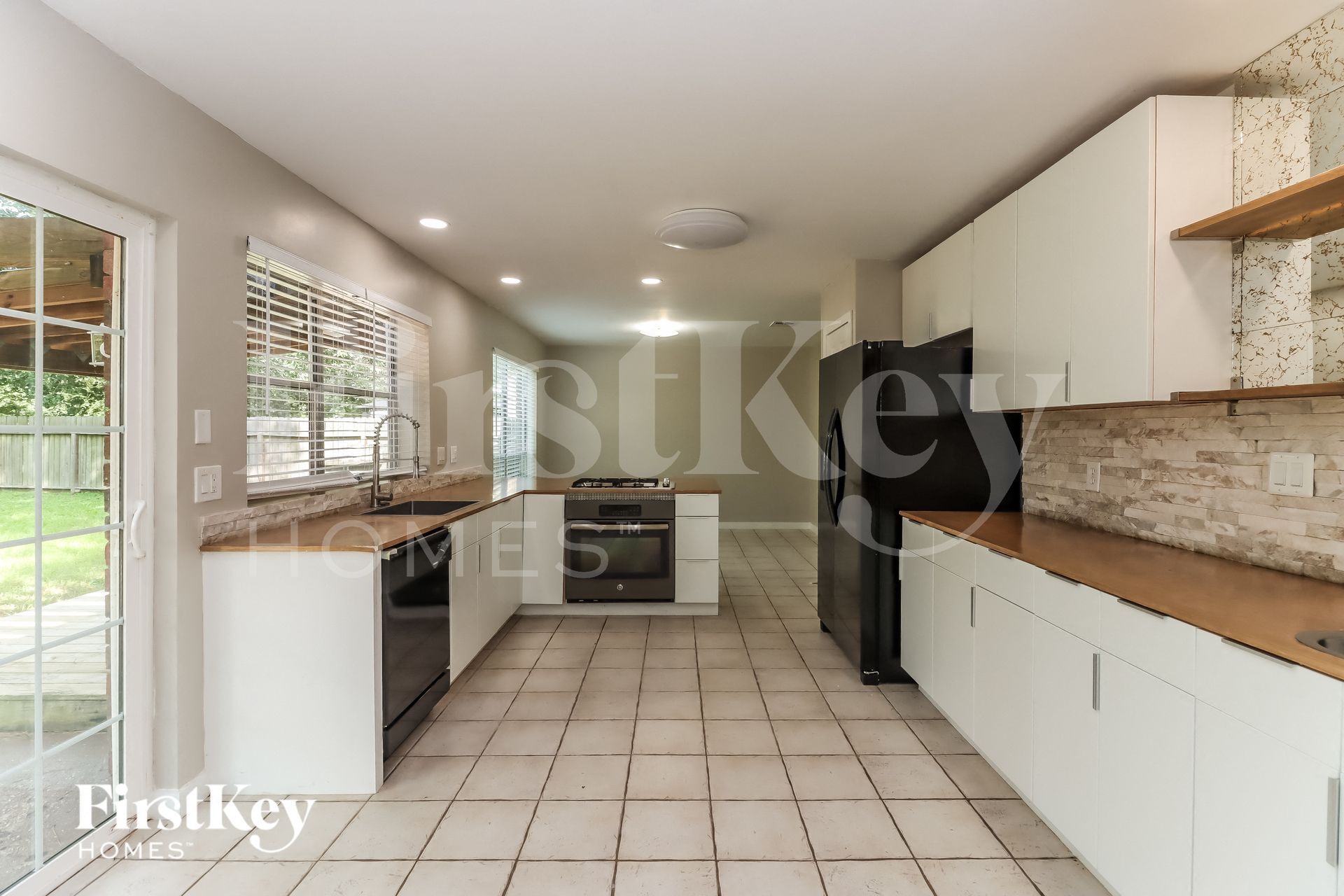 Building Photo - 7935 Shangrila Ln