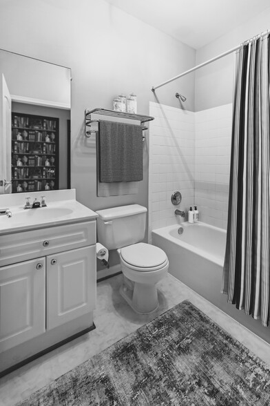 Second / Guest Bath - 7710 Haynes Point Way