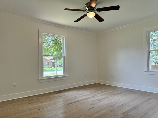 Building Photo - Renovated 3 BR Home in the Heart of Murfreesboro