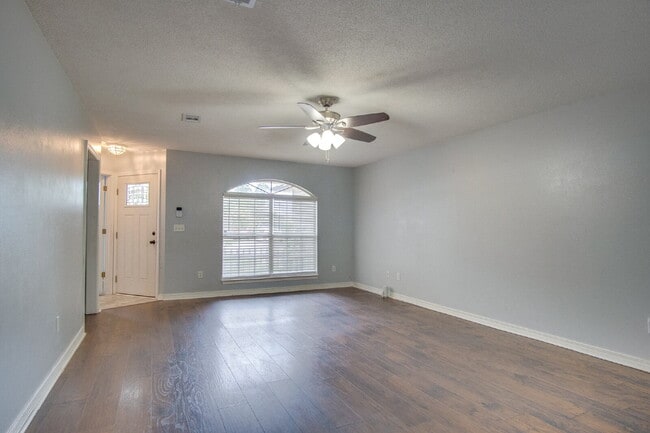 Building Photo - Modern 3BR/2BA Duplex with Granite Countertops, Stainless Appliances, Covered Patio & Private Fen...
