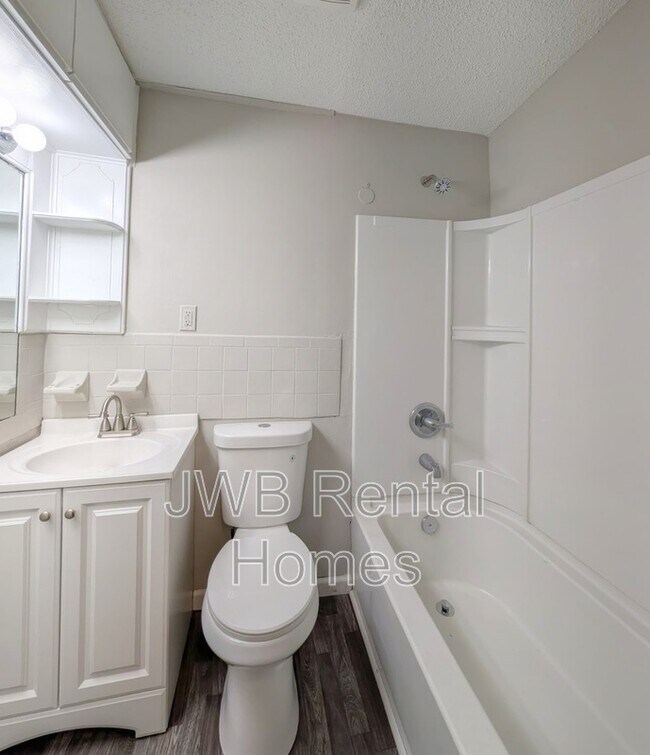 Building Photo - 7762 Lake Park Dr