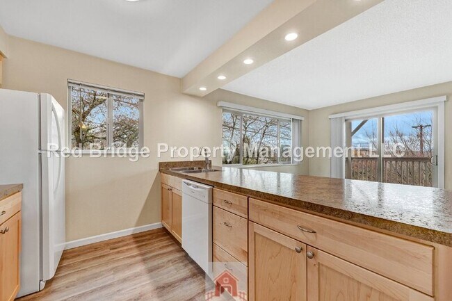 Building Photo - 4314 Southwest View Point Ter