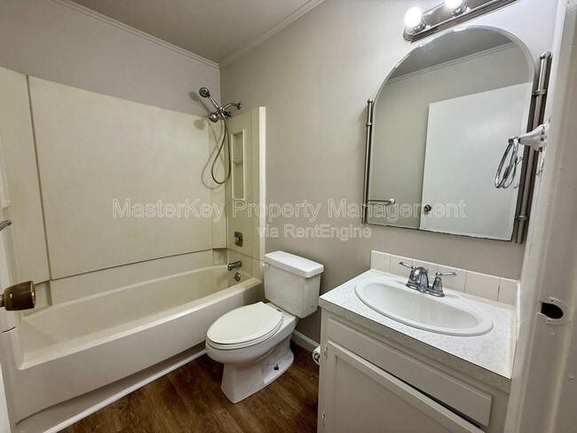 Building Photo - 221 Byrum St