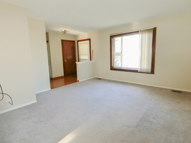 Building Photo - 517 Hingham Ln
