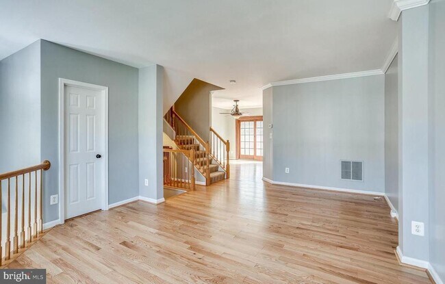 Building Photo - 25242 Dunvegan Square