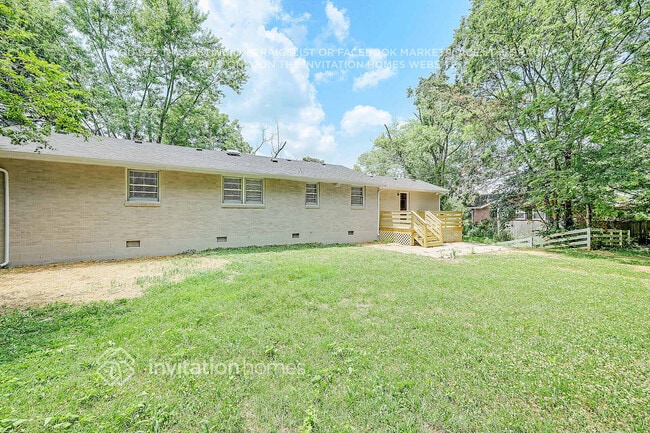 Building Photo - 562 Whispering Hills Dr