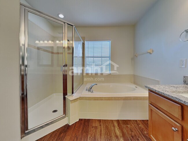 Building Photo - 1921 Darlin Cir